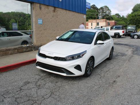 Used 2024 Kia Forte LXS w/ LXS Technology Package FWD image 3