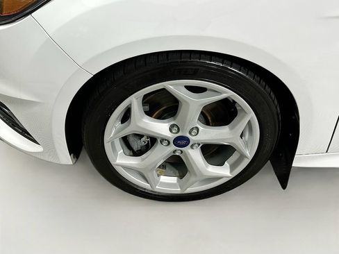 Used 2017 Ford Focus ST w/ Equipment Group 401A FWD image 24