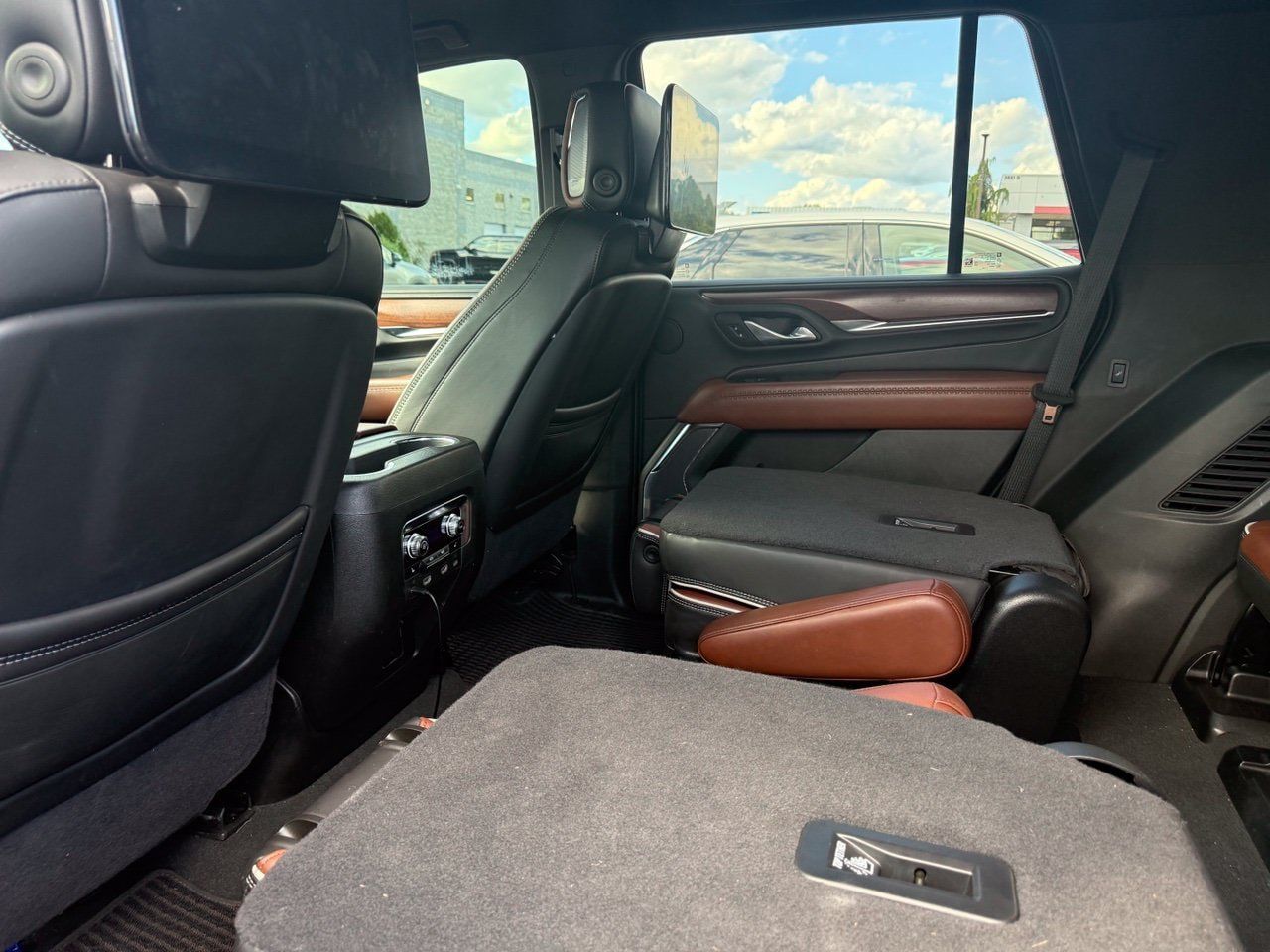 Used 2024 GMC Yukon Denali Ultimate AWD/4WD image 18