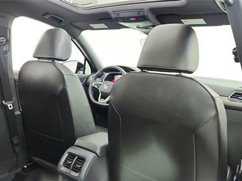 Used 2023 Volkswagen Tiguan SE R-Line image 26