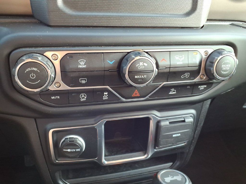 Used 2022 Jeep Wrangler Unlimited Sport AWD/4WD image 17