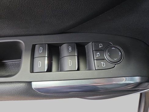 Used 2024 Chevrolet Traverse RS image 32