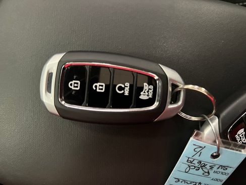 Used 2025 Hyundai Venue SEL FWD image 31