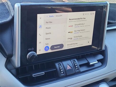 Used 2023 Toyota RAV4 XLE Premium image 15