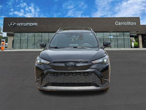 Used 2024 Toyota Corolla Cross AWD Hybrid w/ Moonroof Package image 2