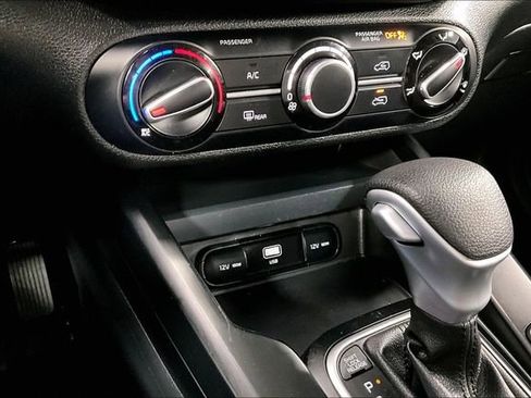 Used 2025 Kia Soul LX w/ LX Technology Package FWD image 15