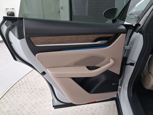 New 2026 Porsche Macan Electric image 29