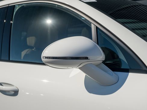 Certified 2023 Porsche Macan image 33