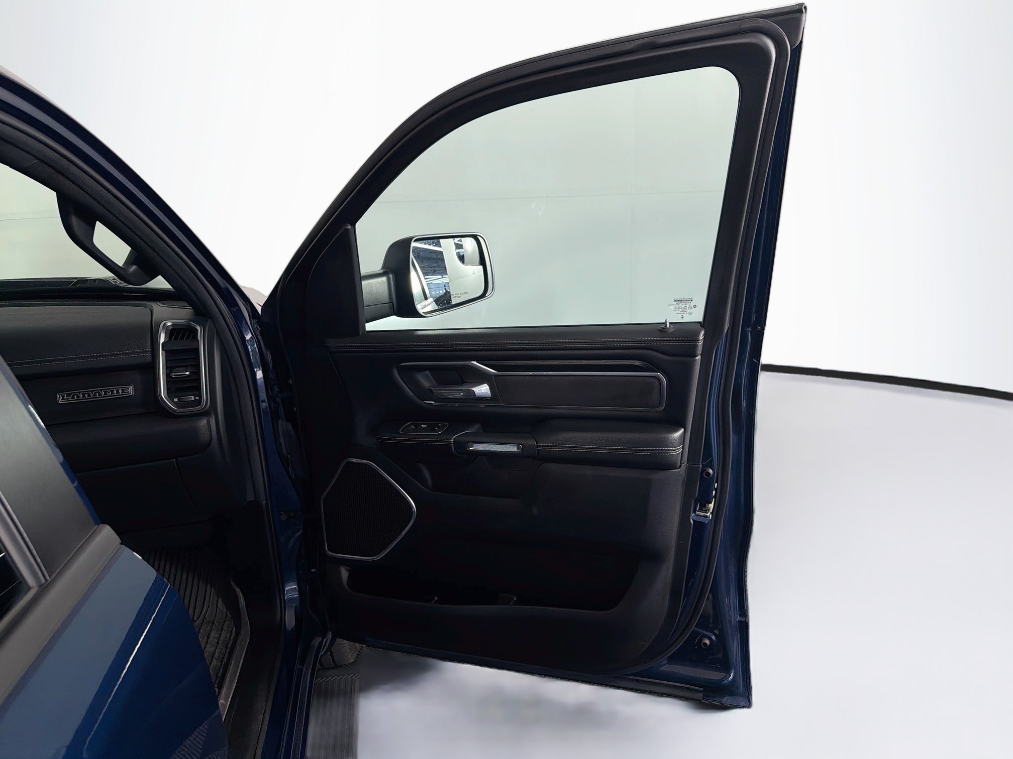 Used 2024 RAM 1500 Laramie AWD/4WD image 33