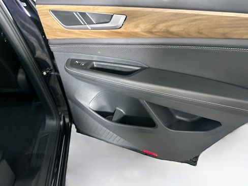 Used 2025 Volkswagen Atlas SE image 30