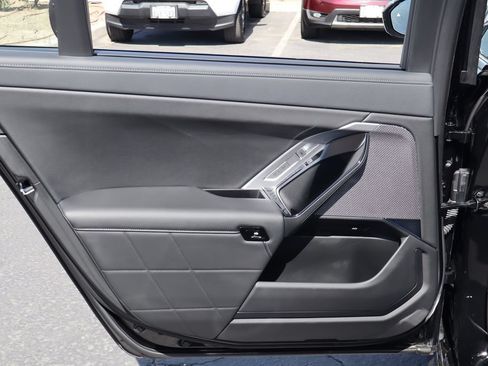 Used 2026 BMW 740i w/ Premium Package RWD image 34
