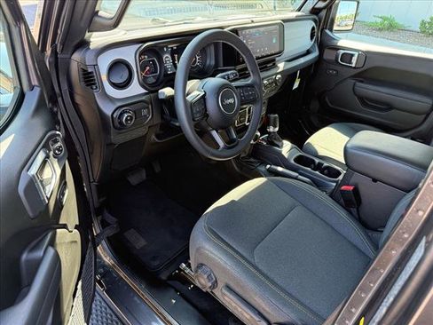 Certified 2025 Jeep Gladiator Sport image 27