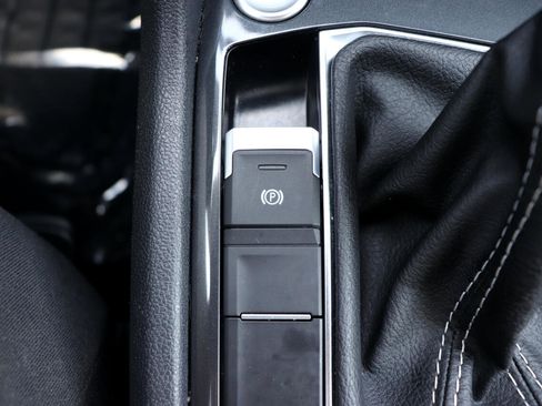 Used 2022 Volkswagen Tiguan S image 36