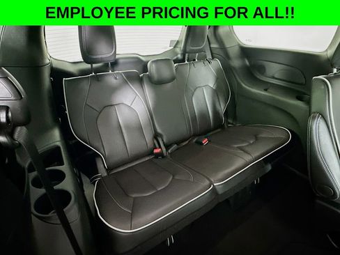 New 2026 Chrysler Pacifica Limited w/ S Appearance Package image 32
