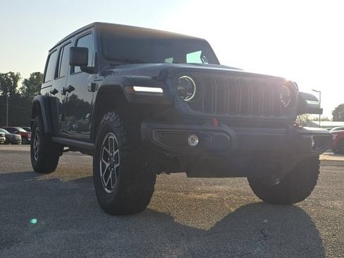 Used 2025 Jeep Wrangler Unlimited Rubicon AWD/4WD image 7