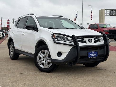 Used 2015 Toyota RAV4 LE image 2