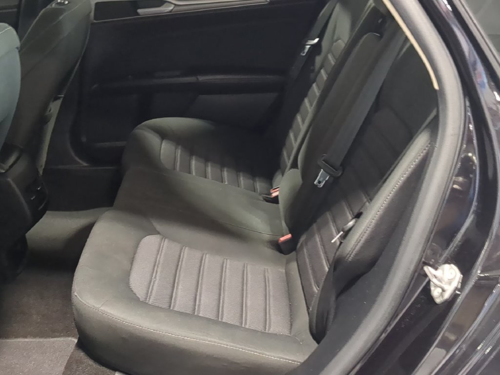 Used 2020 Ford Fusion SE FWD image 23