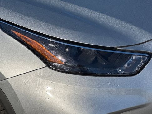 Used 2025 Toyota Highlander LE image 47