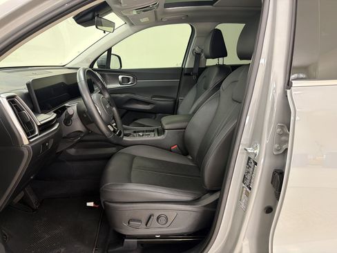 Used 2025 Kia Sorento S w/ Panoramic Sunroof Package FWD image 5