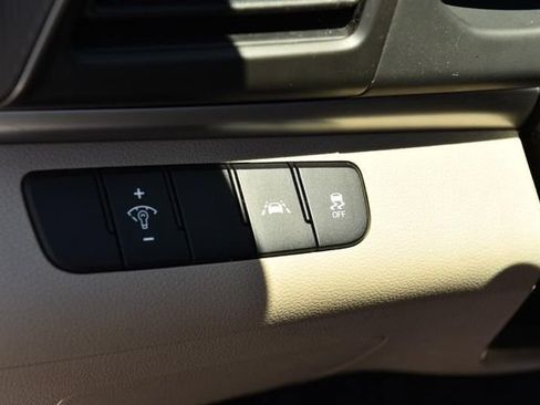 Used 2020 Hyundai Elantra SE FWD image 9