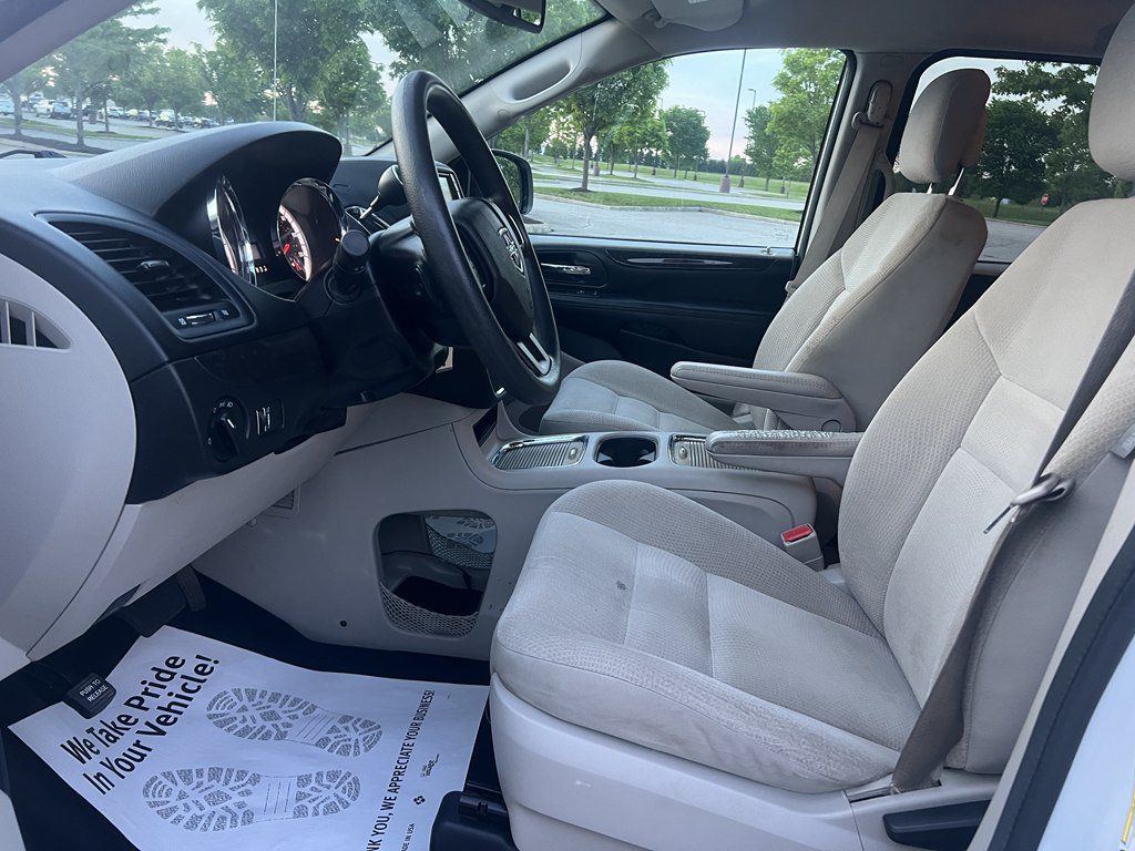 Used 2019 Dodge Grand Caravan SE w/ UConnect Hands-Free Group FWD image 18