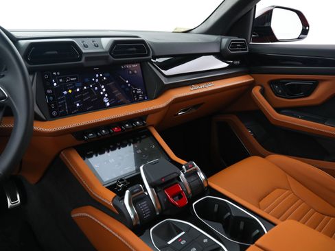 Used 2025 Lamborghini Urus SE AWD/4WD image 32