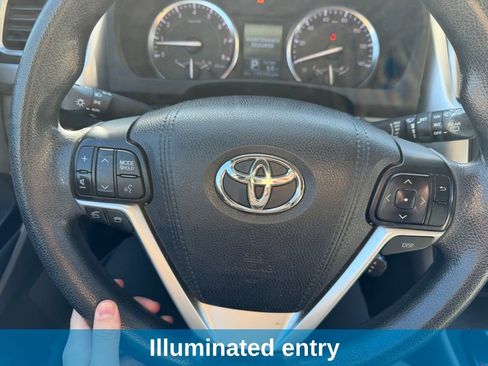 Used 2016 Toyota Highlander LE image 16