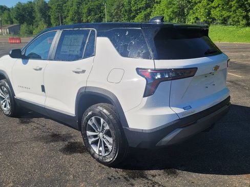 New 2026 Chevrolet Equinox LT w/ Convenience Package II FWD image 9