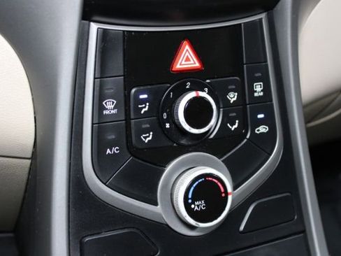 Used 2016 Hyundai Elantra SE image 15