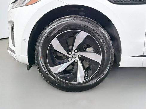 Certified 2025 Jaguar F-PACE R-Dynamic S AWD/4WD image 33