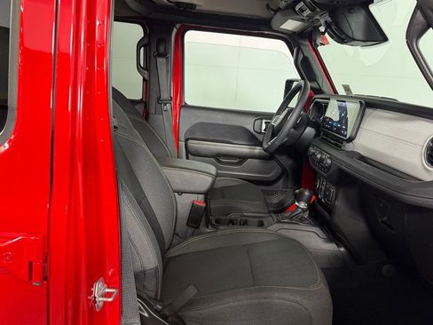 Used 2025 Jeep Wrangler Unlimited Sahara w/ Safety Group AWD/4WD image 31