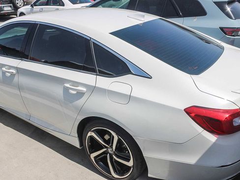 Used 2018 Honda Accord Sport image 12