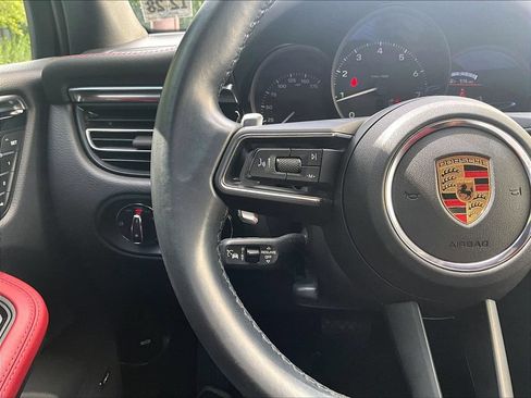 Certified 2024 Porsche Macan AWD/4WD image 23