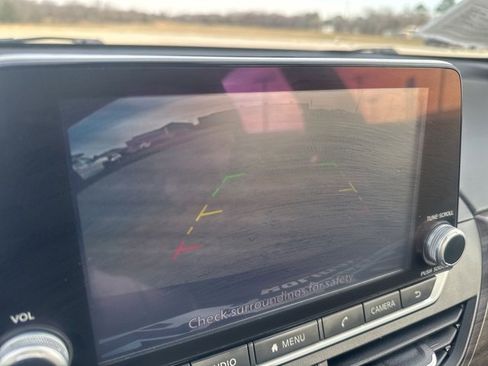 Used 2025 Nissan Altima 2.5 SV image 12