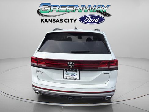 Used 2025 Volkswagen Atlas Peak Edition SE AWD/4WD image 7