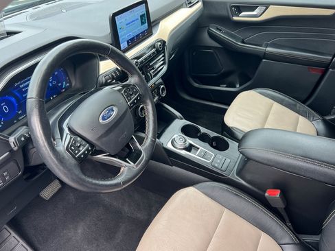 Used 2022 Ford Escape Titanium w/ Titanium Elite Package image 10