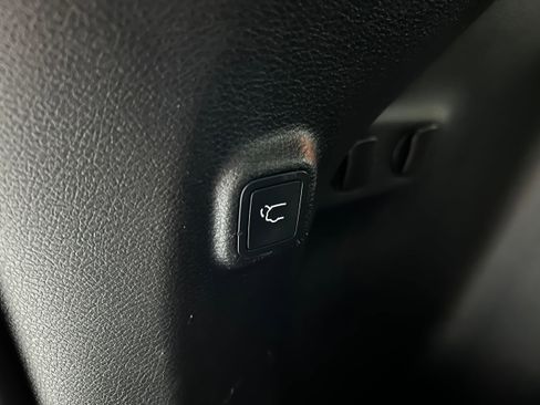 Used 2019 Jeep Cherokee Limited AWD/4WD image 38