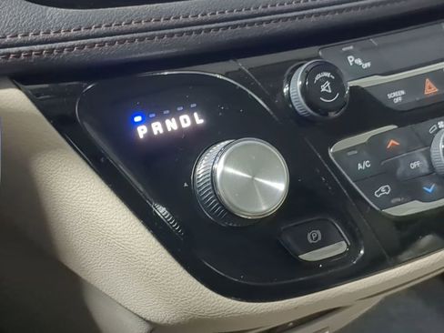 Used 2017 Chrysler Pacifica Limited w/ UConnect Theater Package image 49