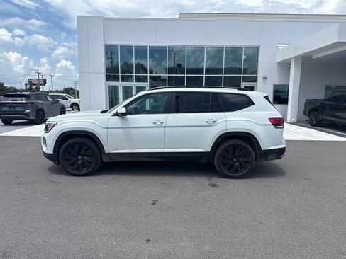 Used 2024 Volkswagen Atlas SE w/ Panoramic Sunroof Package FWD image 19