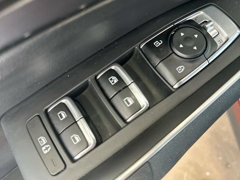 Used 2024 Kia Sorento S w/ Panoramic Sunroof Package AWD/4WD image 17