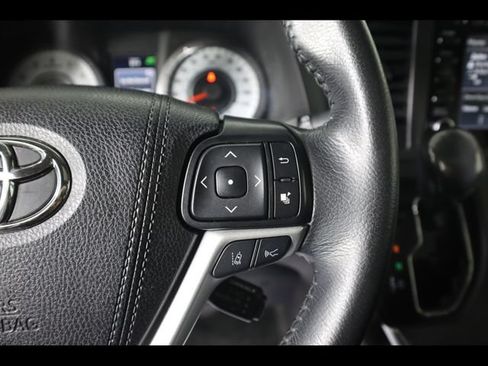 Used 2019 Toyota Sienna SE Premium FWD image 20