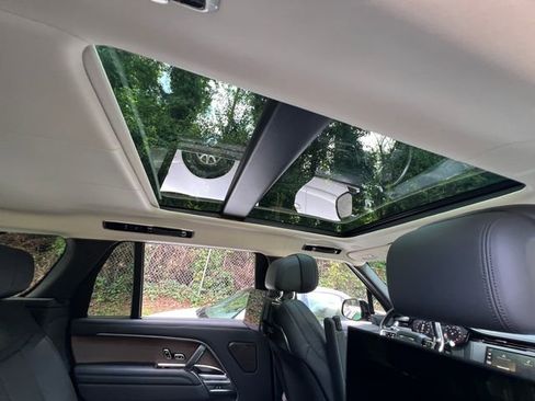Used 2024 Land Rover Range Rover Long Wheelbase Autobiography image 51
