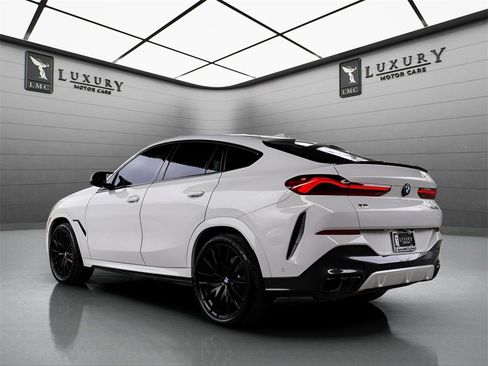 Used 2024 BMW X6 M60i image 7
