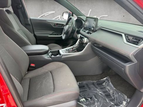 Used 2021 Toyota RAV4 SE w/ Weather & Moonroof Package AWD/4WD image 25
