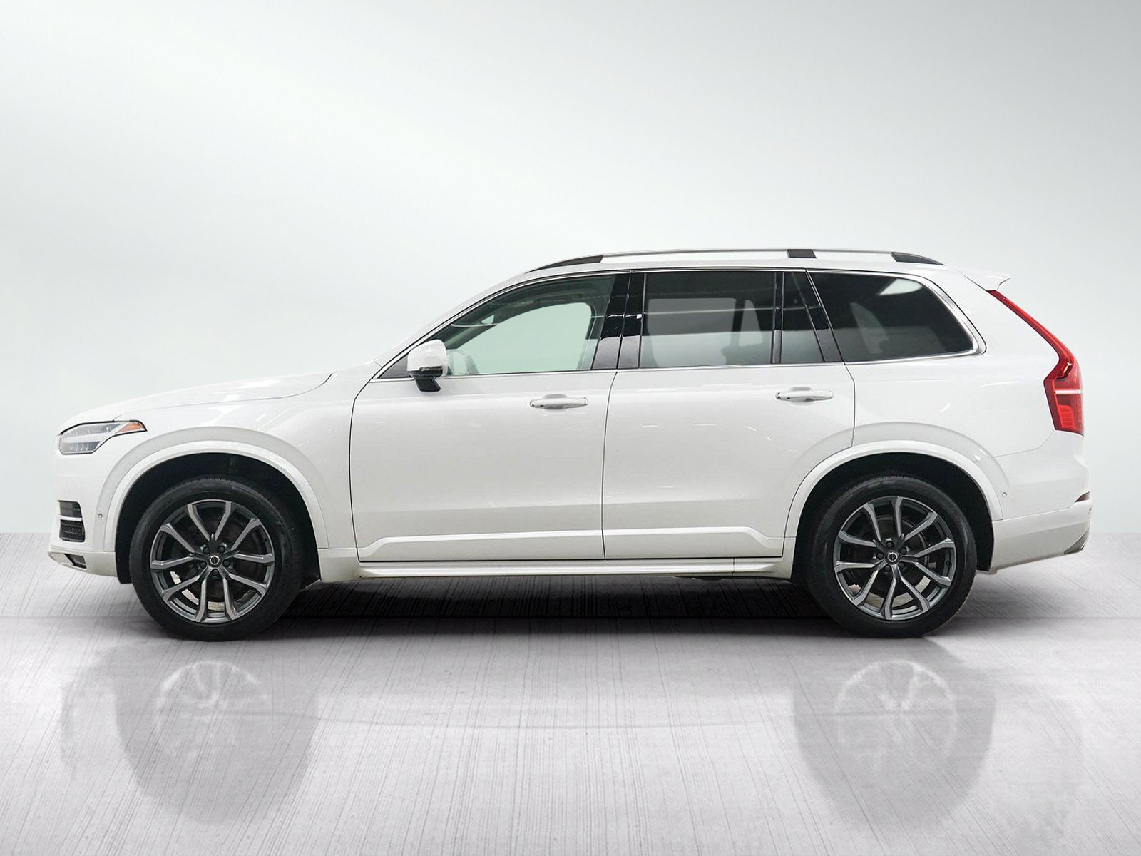 Used 2018 Volvo XC90 T6 Momentum w/ Convenience Package AWD/4WD image 2