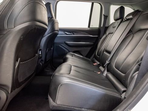 Used 2023 Jeep Grand Cherokee Limited AWD/4WD image 25