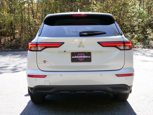 Used 2024 Mitsubishi Outlander ES image 19