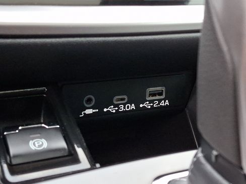 Certified 2023 Subaru Outback Touring AWD/4WD image 18