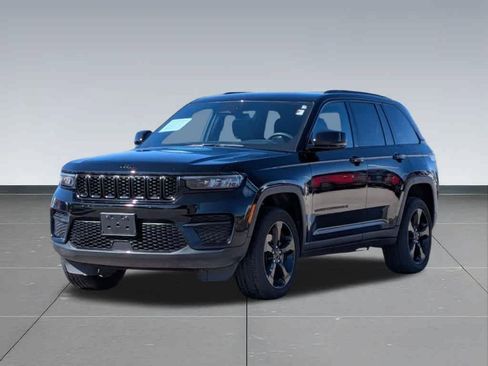 Certified 2023 Jeep Grand Cherokee Altitude AWD/4WD image 9