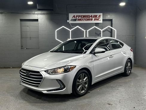 Used 2017 Hyundai Elantra Value Edition w/ Cargo Package FWD image 2